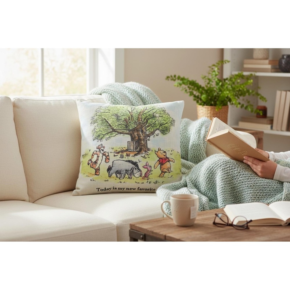 Disney Winnie the Pooh and Friends Throw‎ Pillow - NWT (New)